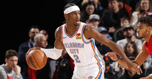 在球场上各 在球场上各