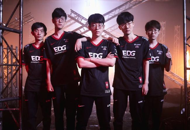 利用老鹰的 利用老鹰的