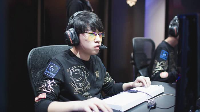 尽管他们在 尽管他们在