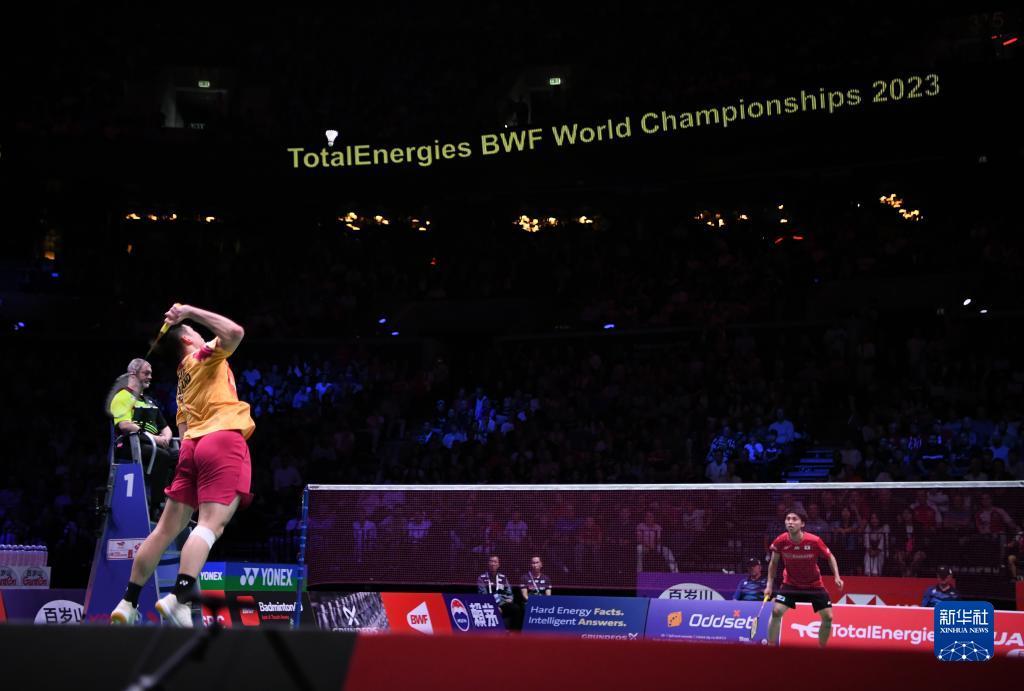 他迈向成功 他迈向成功